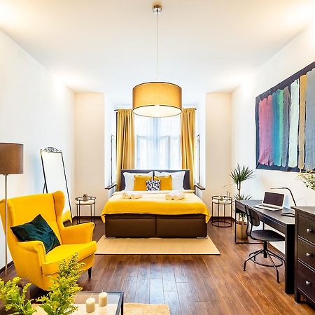 Unique Central Square Business Apt. ฮราเดตสคราโลเว ภายนอก รูปภาพ