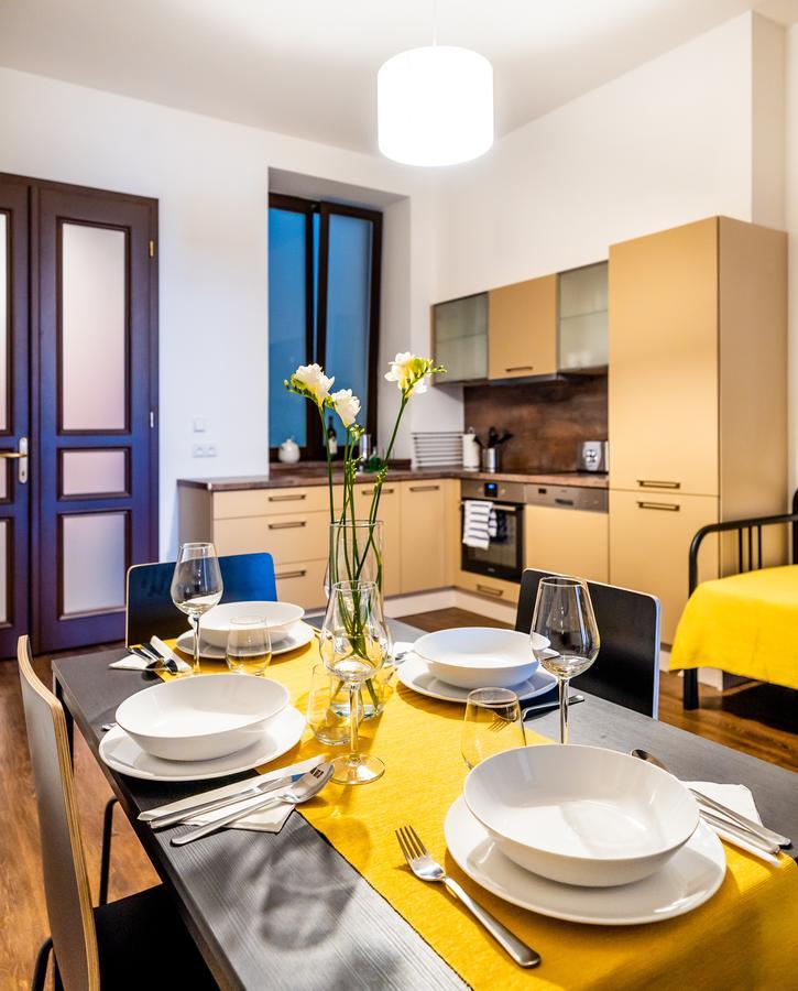 Unique Central Square Business Apt. ฮราเดตสคราโลเว ภายนอก รูปภาพ