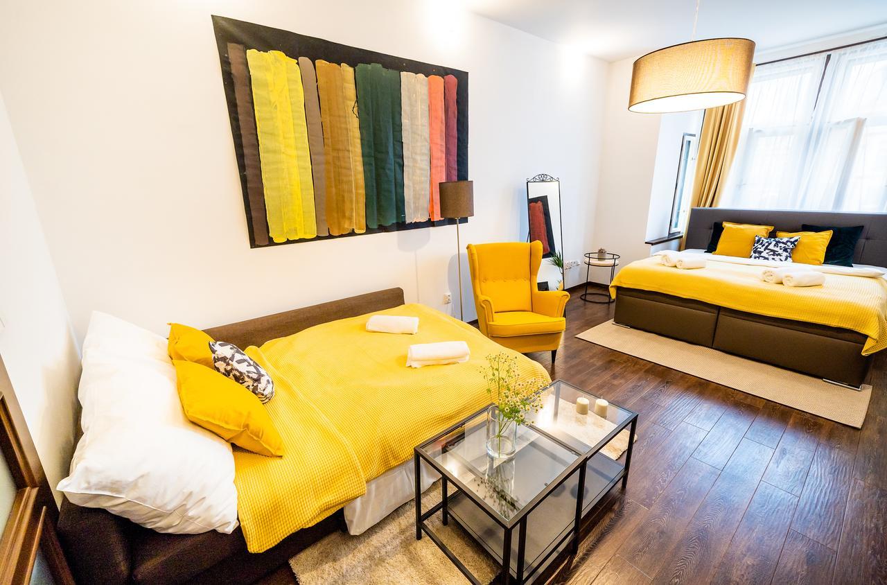Unique Central Square Business Apt. ฮราเดตสคราโลเว ภายนอก รูปภาพ